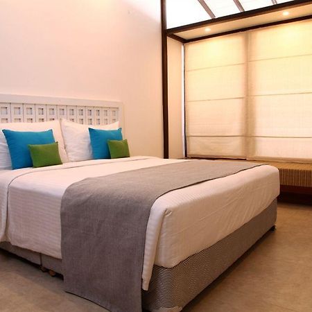 Blue Oceanic Beach Hotel 尼甘布 外观 照片