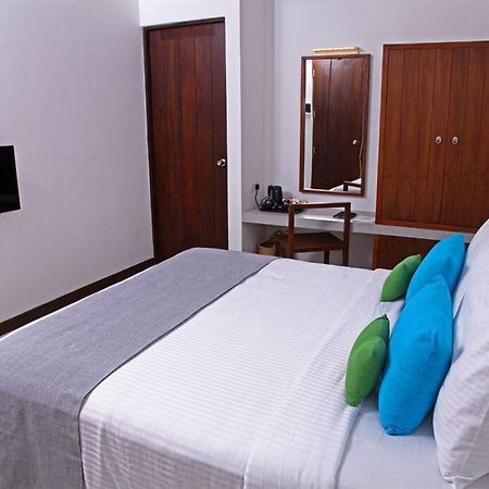 Blue Oceanic Beach Hotel 尼甘布 外观 照片